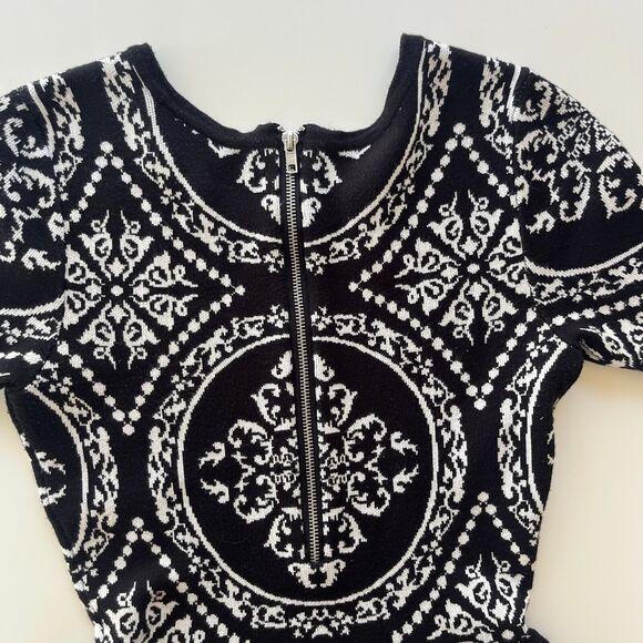 Romeo and Juliet Couture Black And White Pleated Damask Sweater Dress Women’s XS - Picture 3 of 8